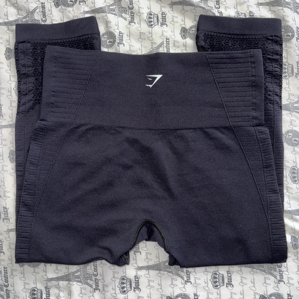 BLACK GYM SHARK CAPI LEGGINGS